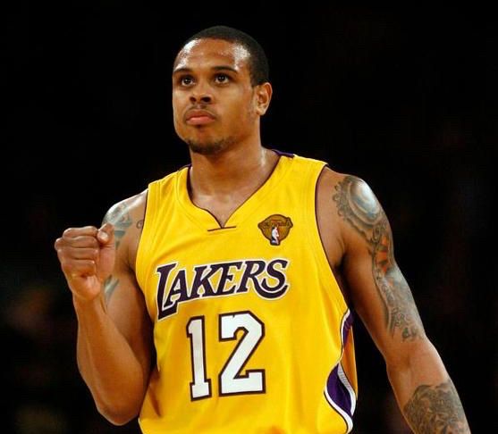 tb体育官方版法甲清晨走向成谜，纽约尼克斯官宣签约，质疑声仍在，年轻球员得到机会的简单介绍