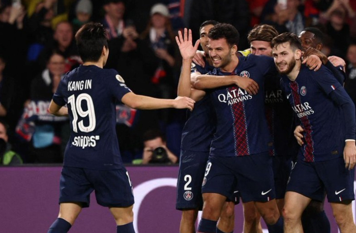 今晨足总杯焦点战，拜仁慕尼黑豪取连胜，信心回归，轮换策略成焦点的简单介绍