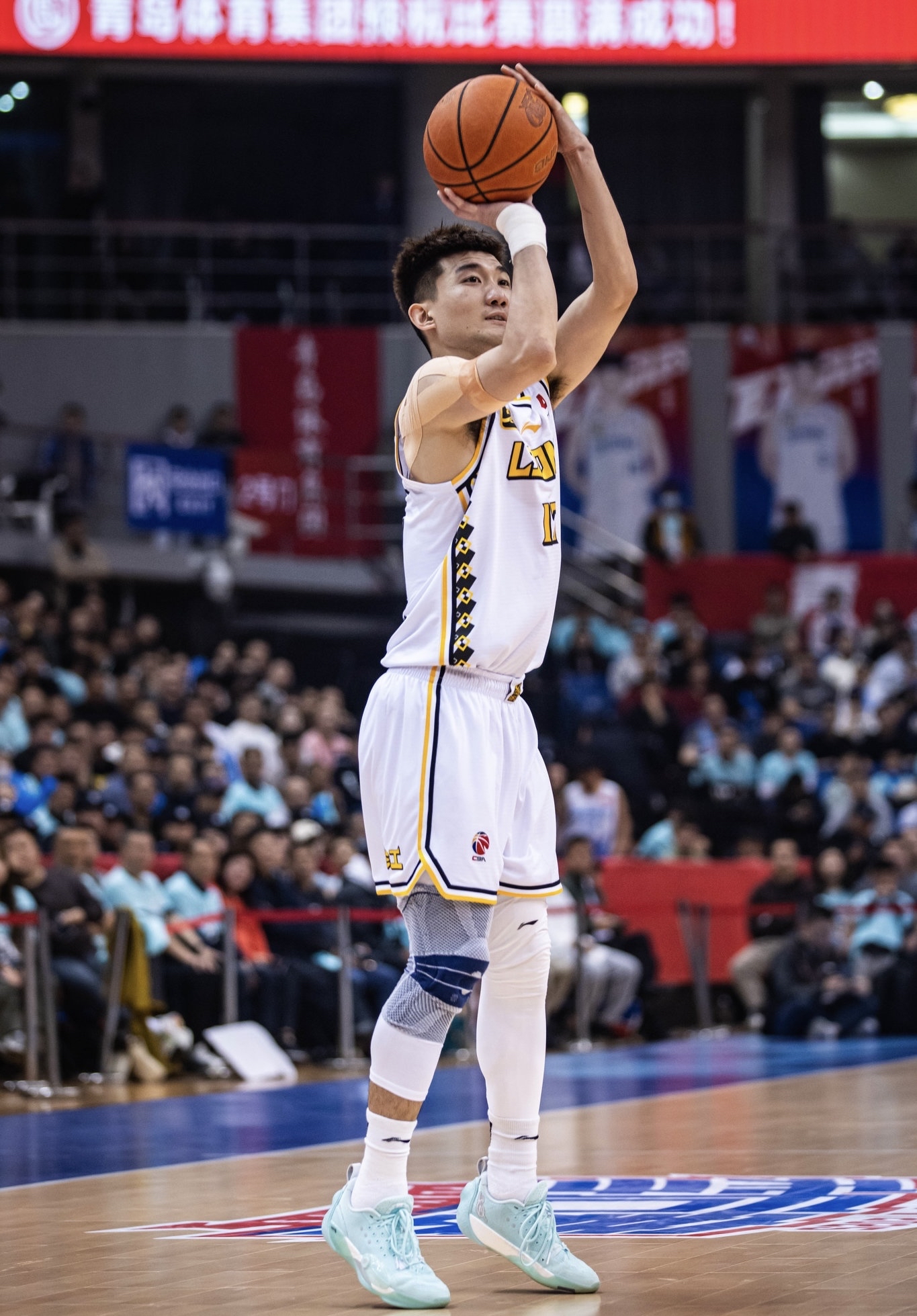 全明星赛国际比赛日再迎强敌;广厦男篮篮板制胜;主帅态度——赛场秩序良好;团队化学反应显著的简单介绍 全明星赛国际比赛日再迎强敌;广厦男篮篮板制胜;主帅态度——赛场秩序良好;团队化学反应显著的简单介绍