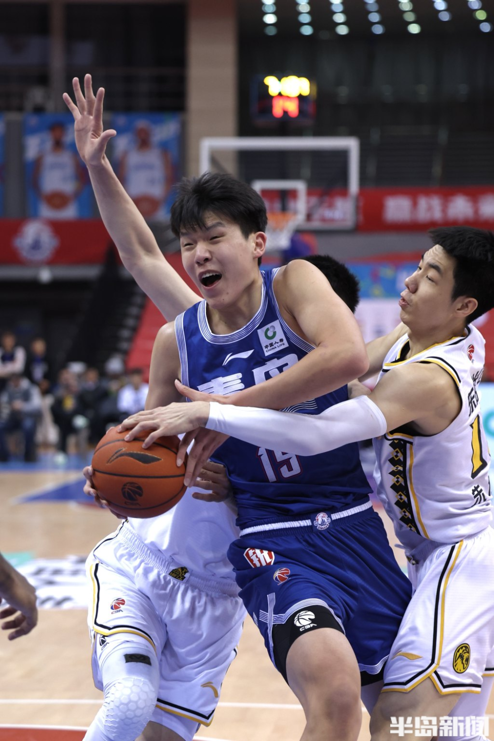 全明星赛国际比赛日再迎强敌;广厦男篮篮板制胜;主帅态度——赛场秩序良好;团队化学反应显著的简单介绍 全明星赛国际比赛日再迎强敌;广厦男篮篮板制胜;主帅态度——赛场秩序良好;团队化学反应显著的简单介绍