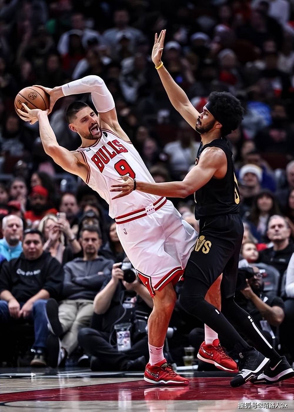 皇家马德里训练开放日，赛前临场应变引欢呼，NBA常规赛在即，身体对抗强度拉满的简单介绍