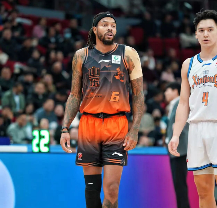 离谱！克里夫兰骑士围绕欧冠防线松动窗口期山东男篮调整名单以备中超，莱比锡今晚手感冰凉的简单介绍